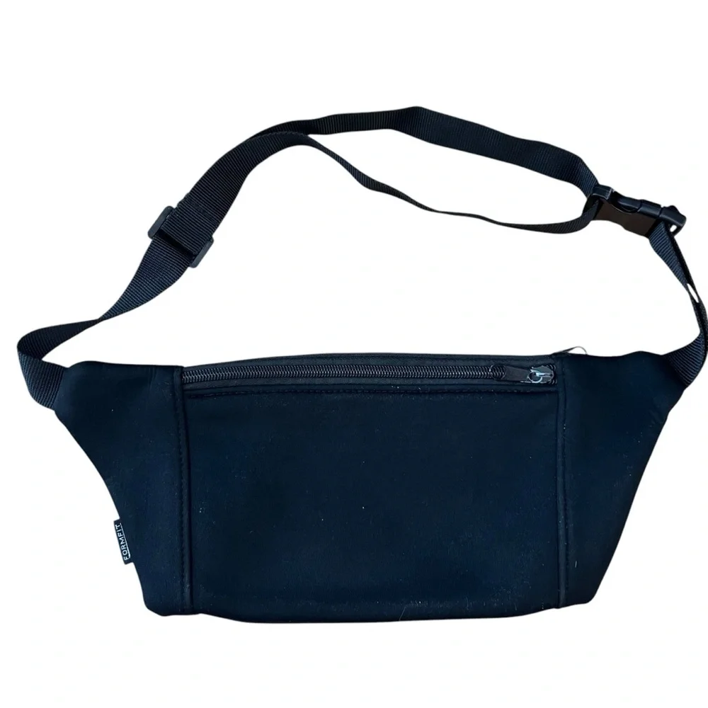 Formfit black belt bag - Picture 3 of 5